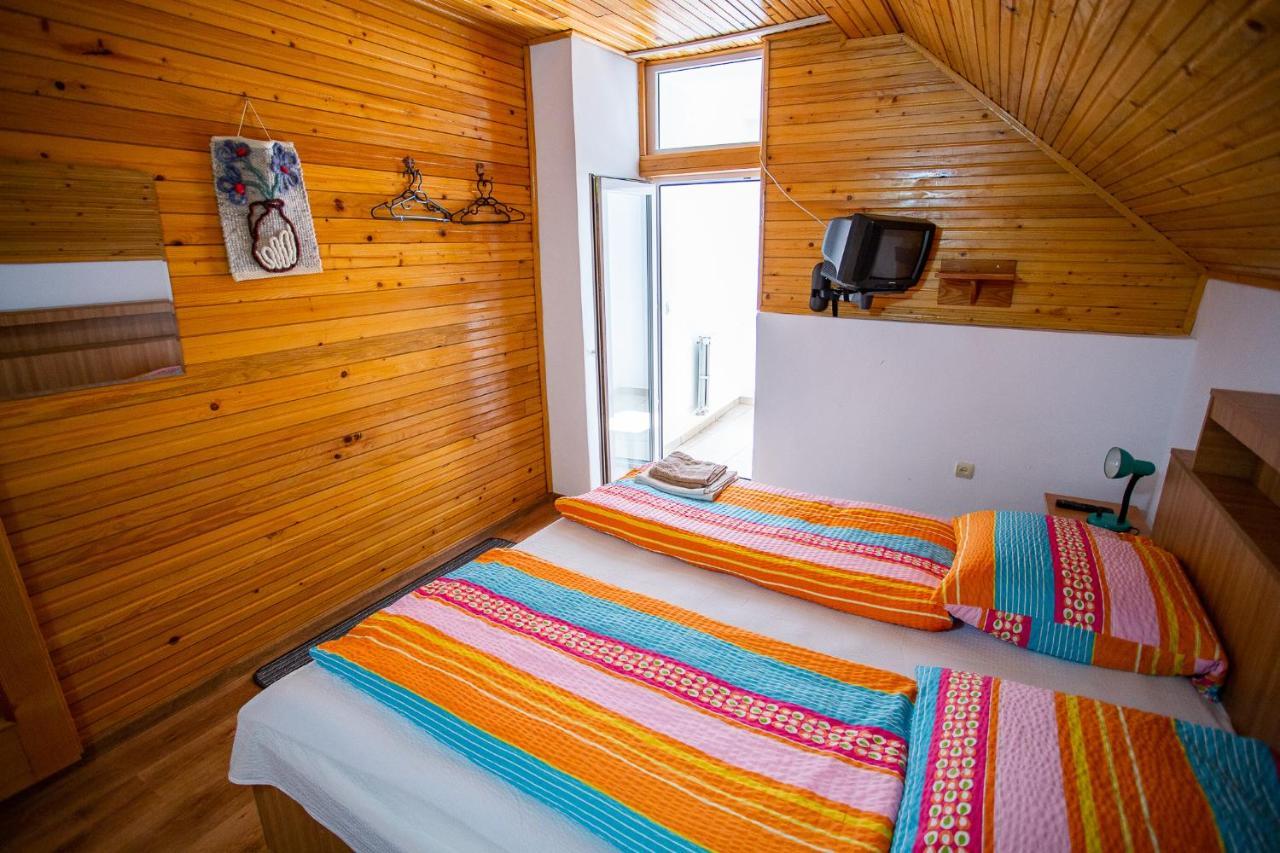 Casa Trandafirilor Hotel Cartisoara Luaran gambar