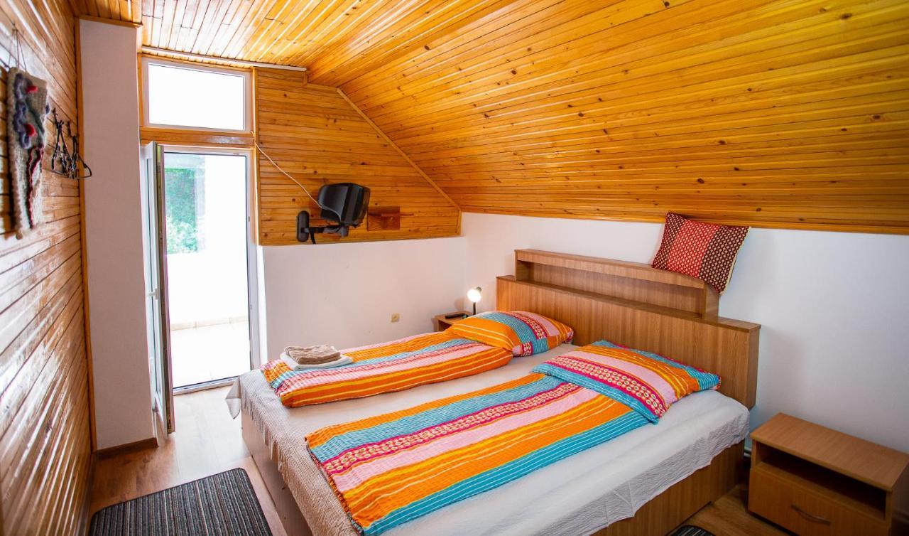 Casa Trandafirilor Hotel Cartisoara Luaran gambar