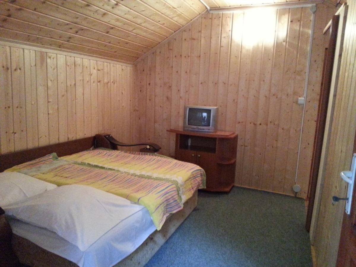 Casa Trandafirilor Hotel Cartisoara Luaran gambar